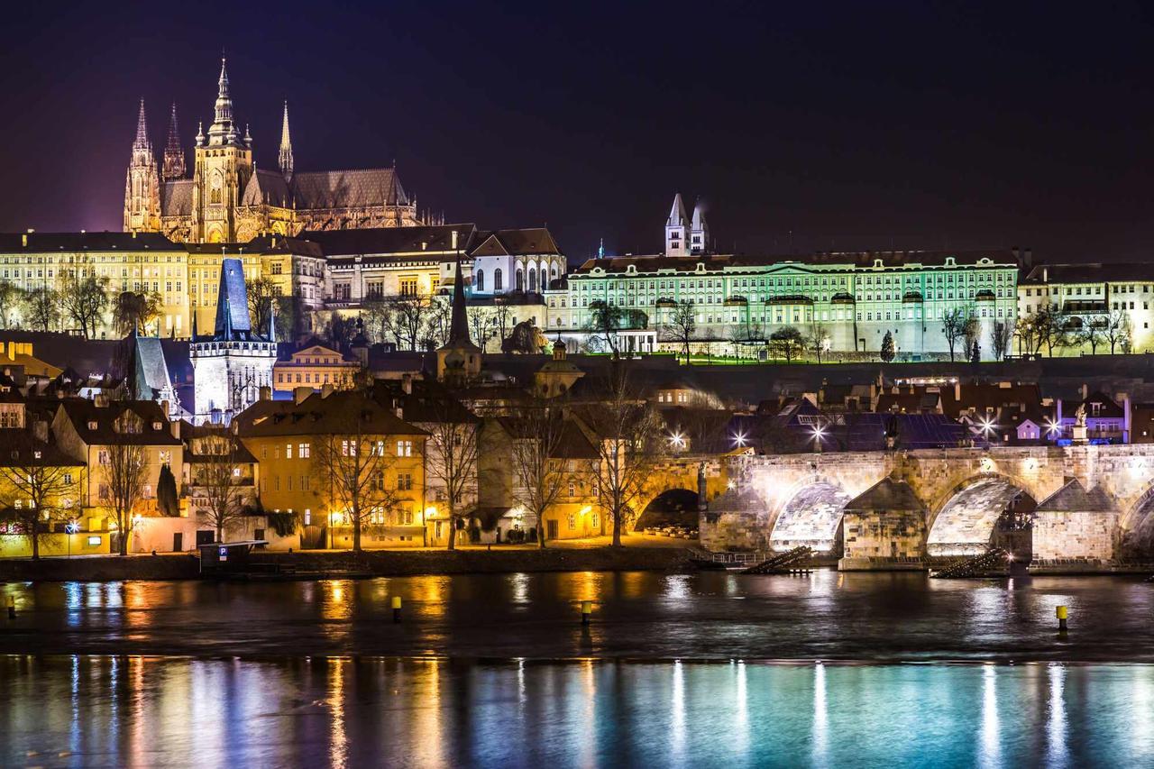 Historical Apartment Between Prague Castle And Charles Bridge Zewnętrze zdjęcie