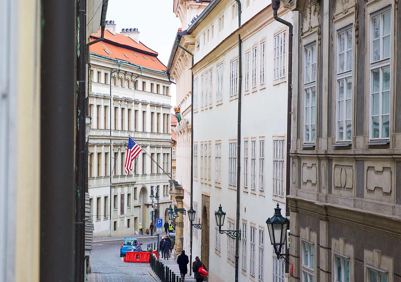 Historical Apartment Between Prague Castle And Charles Bridge Zewnętrze zdjęcie