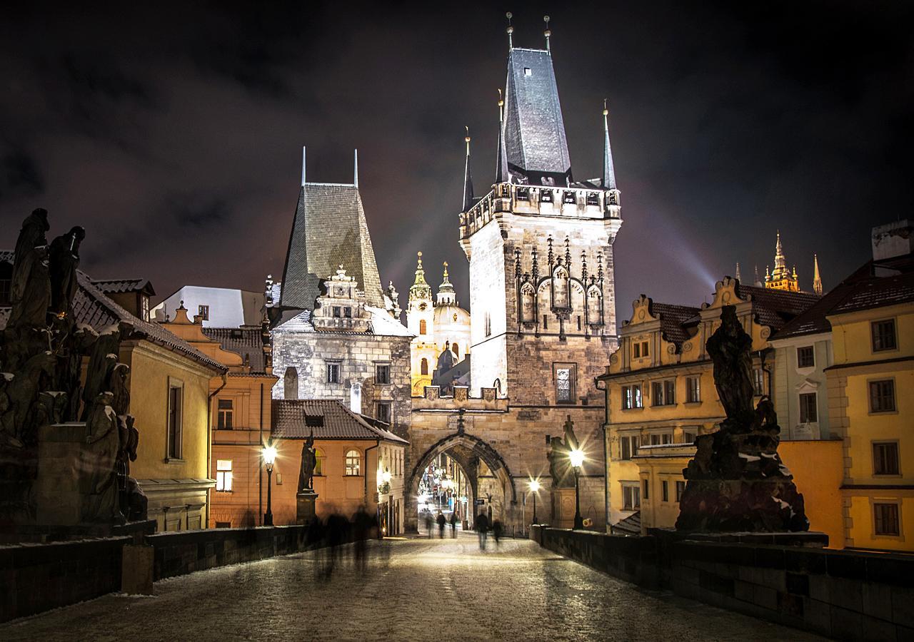 Historical Apartment Between Prague Castle And Charles Bridge Zewnętrze zdjęcie